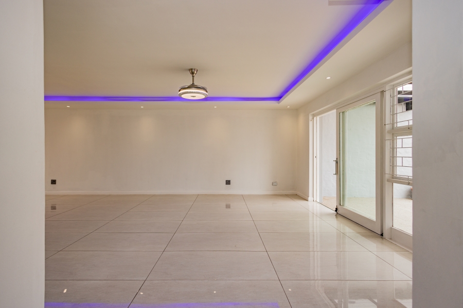 4 Bedroom Property for Sale in Bloubergrant Western Cape